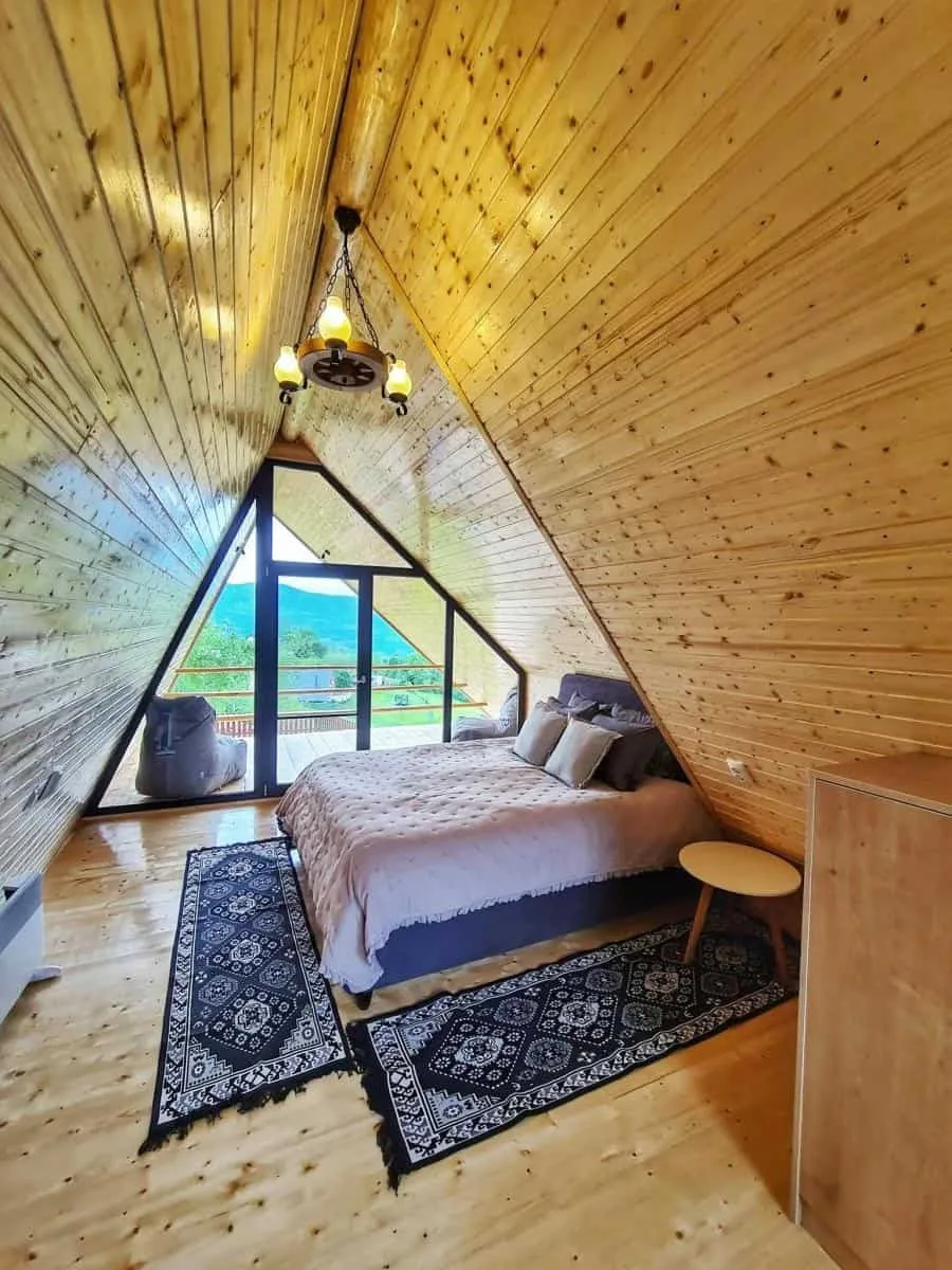 Cabana dintre Mesteceni