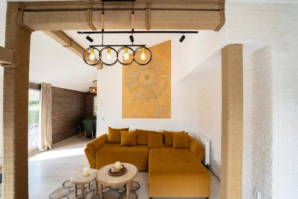 Casa Soarelui, Balada dintre Dealuri