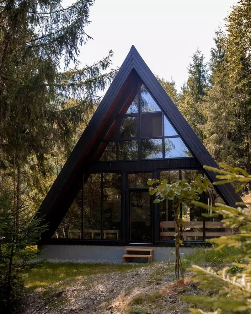 FOREST TALE CABIN