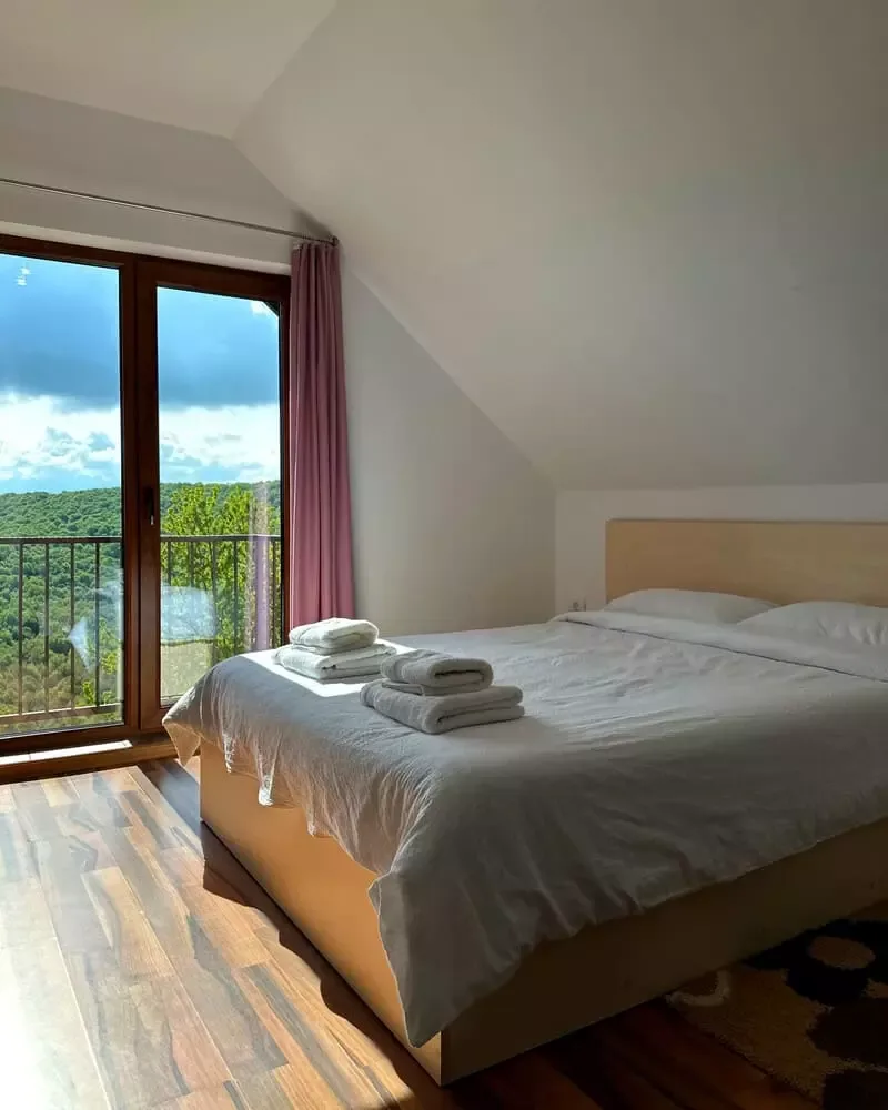 Hill House – Poiana Mărului