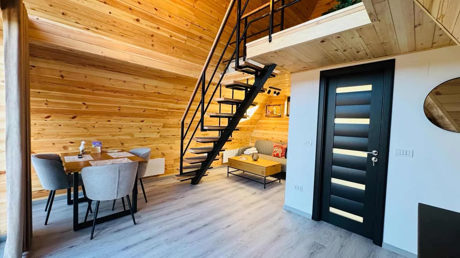 IezerVenture Cabins – Pattaya