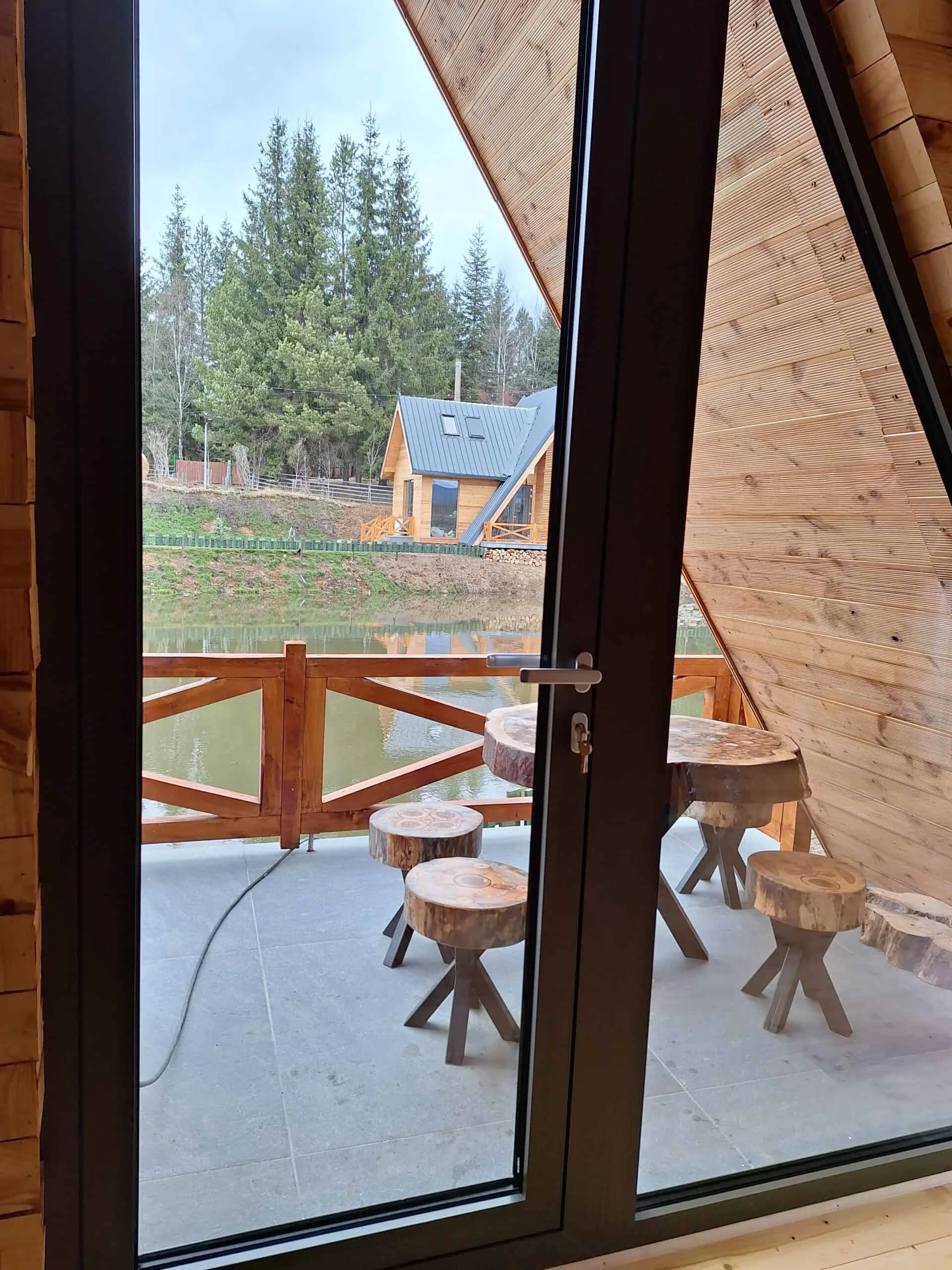La Cabane Comandău